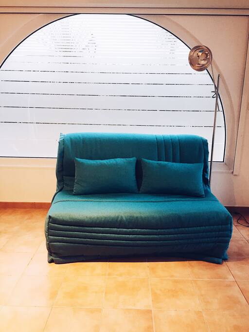 Véritable canapé lit avec sommier et matelas HDG, prévoir linge de lit