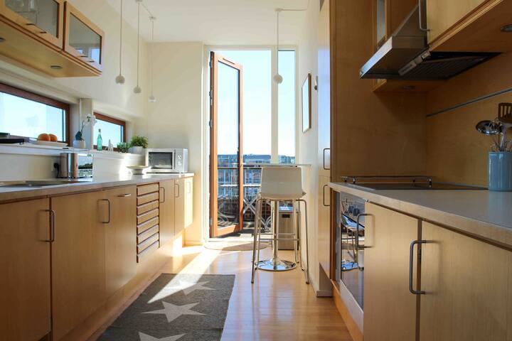 Lovely two bedroom flat with panoramic views gallery image 5