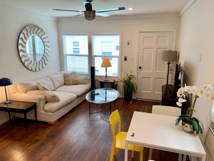 2222 Guest House With Parking, Near Culver Clyde - Culver City, CA