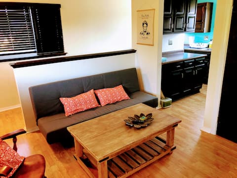 2 Bedroom Eastside Costa Mesa Apt
