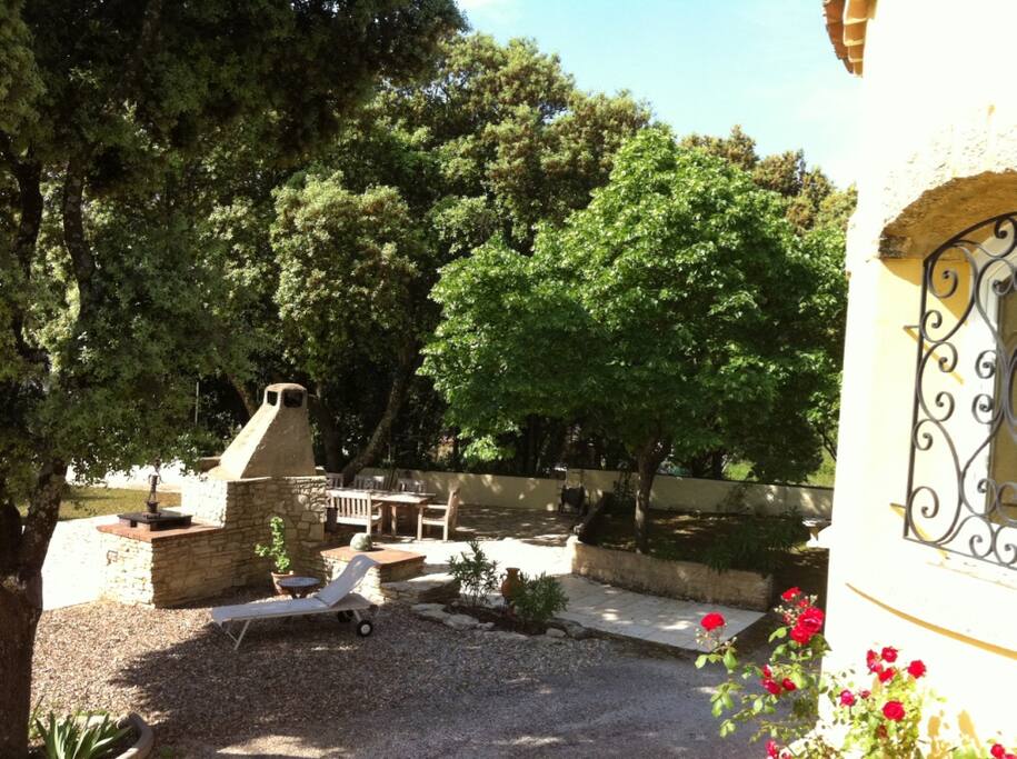 L'espace BBQ et la terrasse