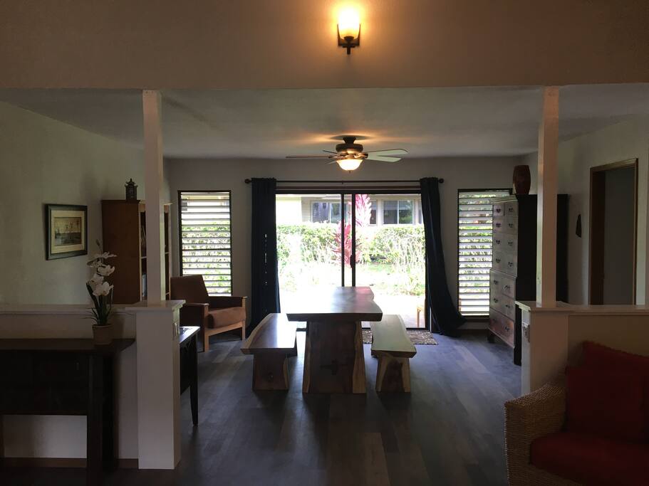 Elegantly furnished "Hawaiiana" style