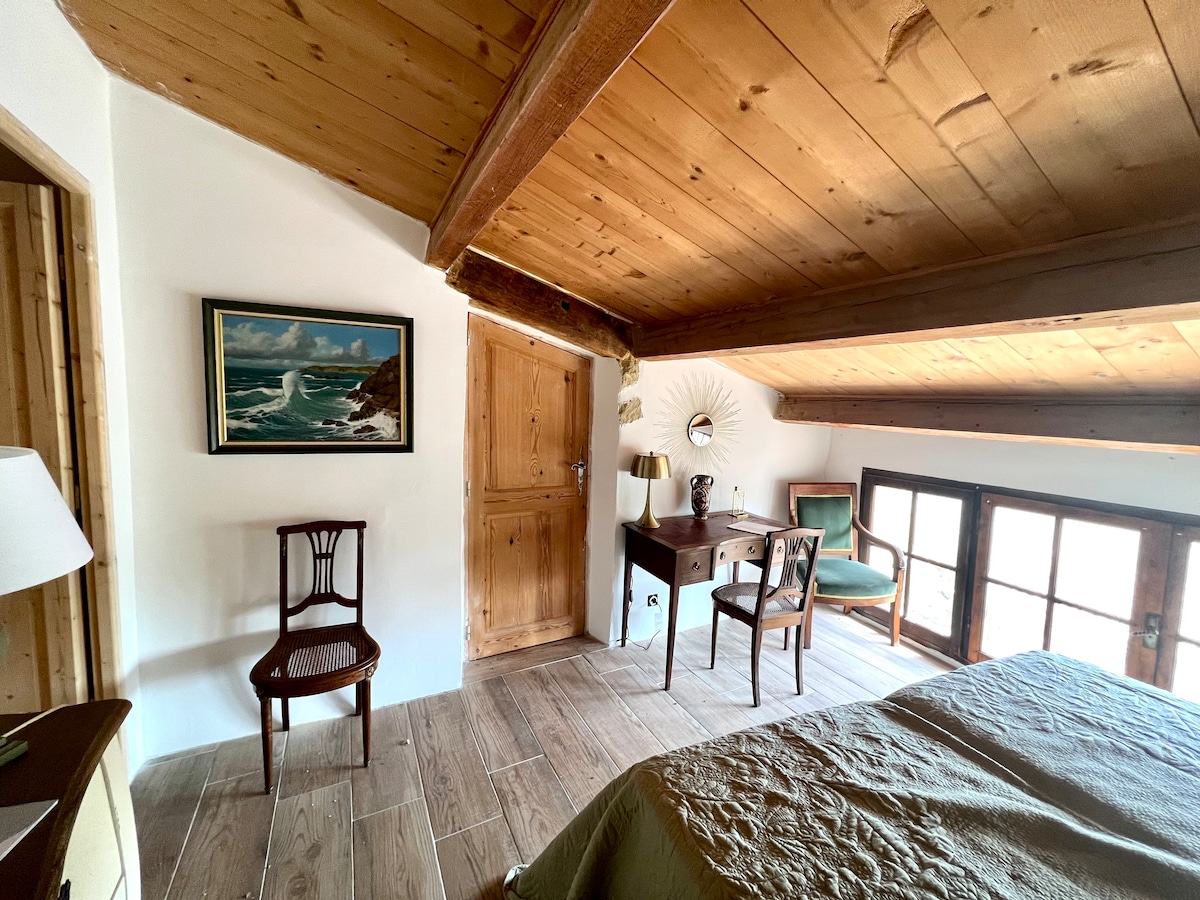 spavaća soba 6 koja može komunicirati sa sobom 5. Zajednička kupaonica sa spavaćom sobom 5 na prizemlju 