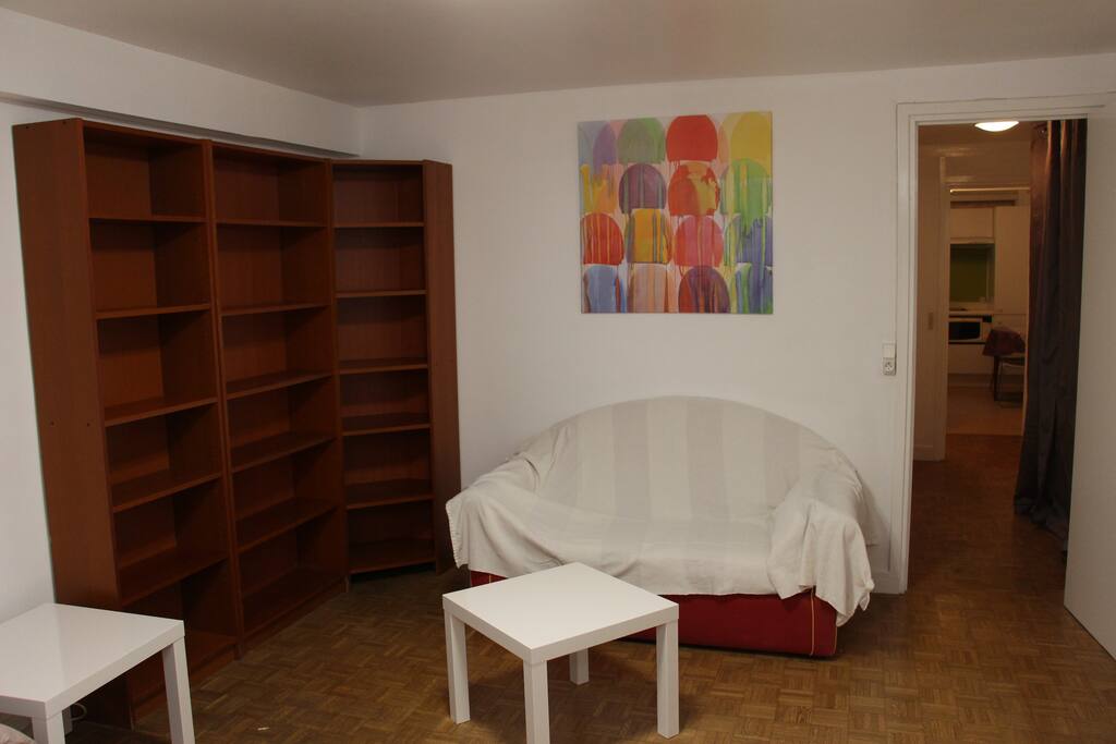Rangements et coin salon