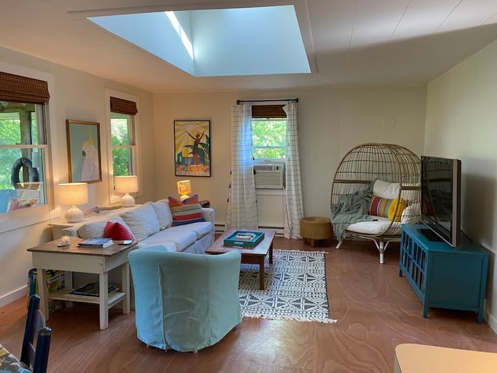 Sweet Cottage & Bunkhouse Near Lake Mi Beaches - Lake Michigan Beach, MI