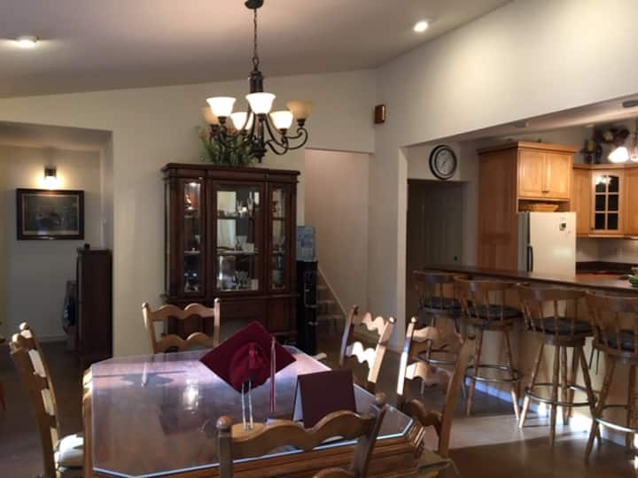 Big Back Yard, Entire Townhouse 2 Bedrooms - Mercer Island, WA