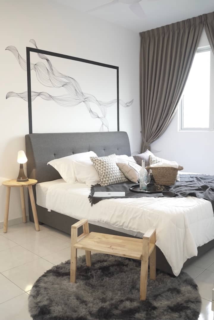 Master Bedroom with king size bed & aircond