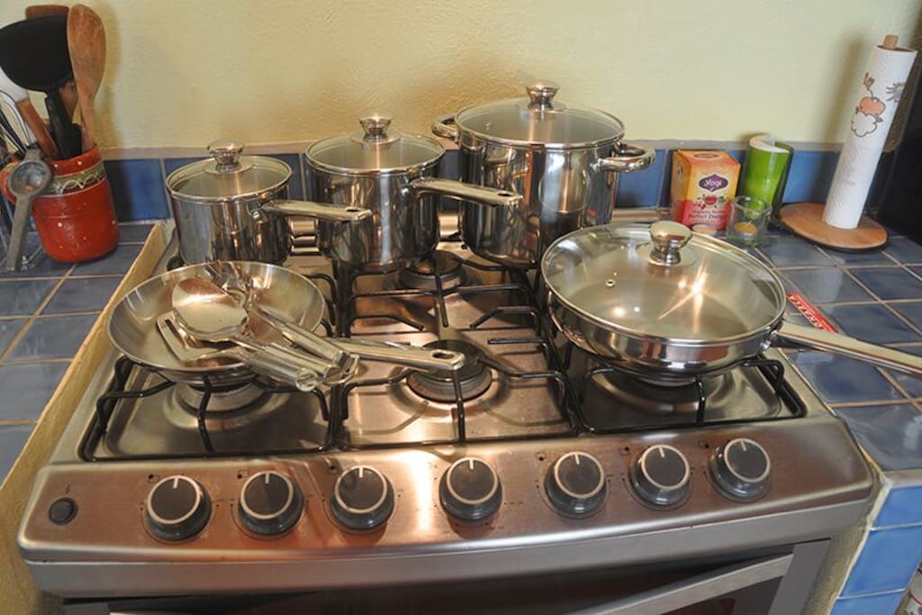 Lots of good pots and pans for home cooking.