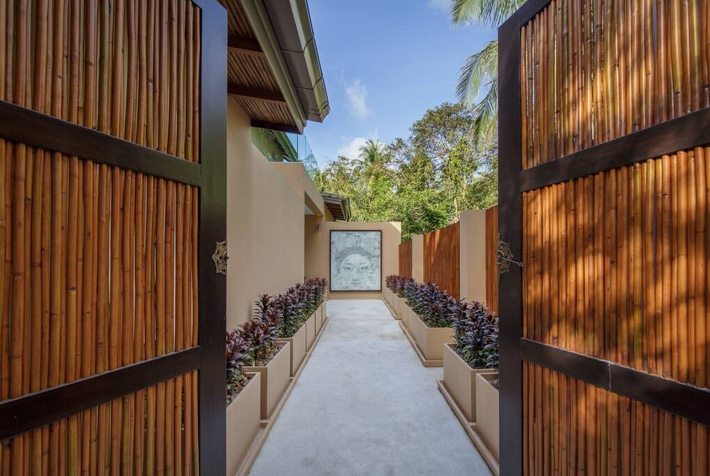 Private Entrance
