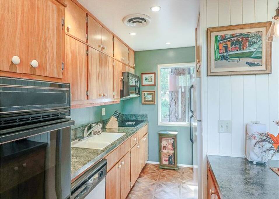 Kitchen fully equipped.