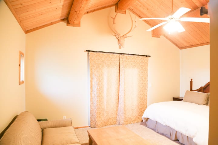 חדר הורים בקומה השנייה