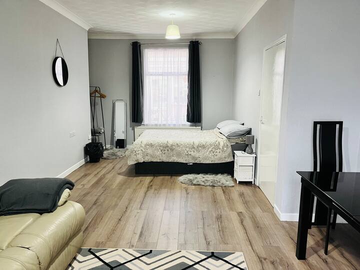 Large spacious selfcontained ground floor room Houses for Rent in