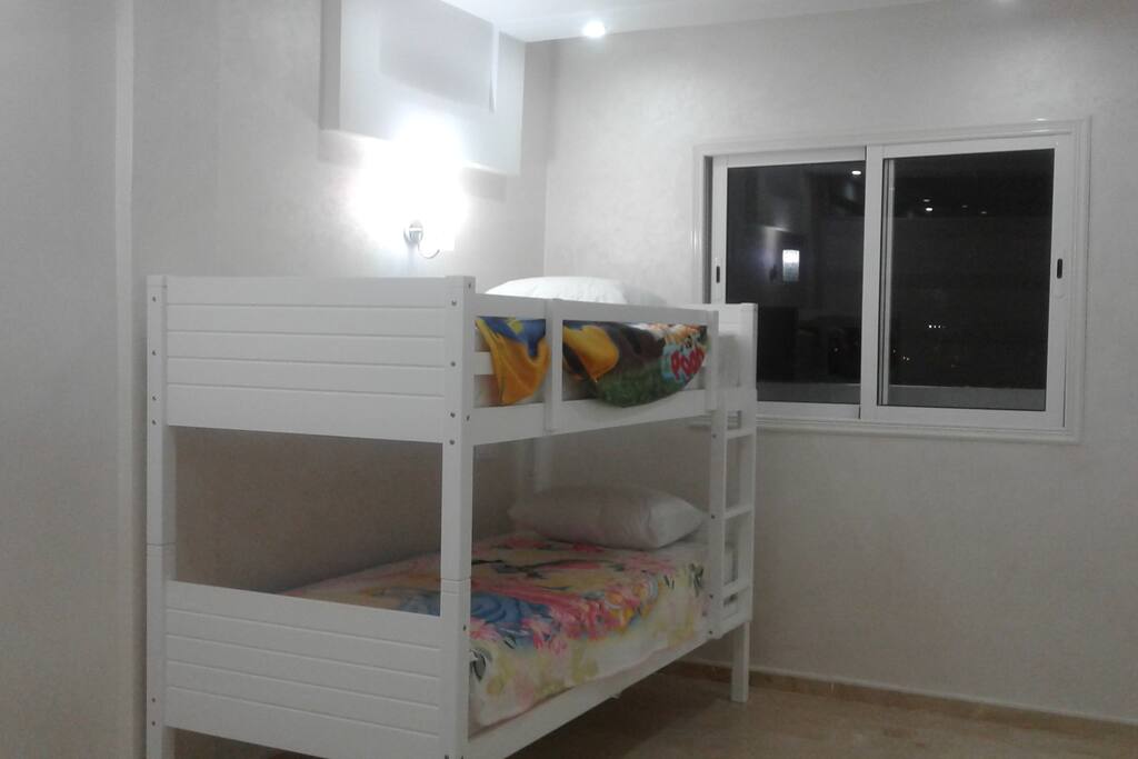 Chambre des enfants avec lit superposé