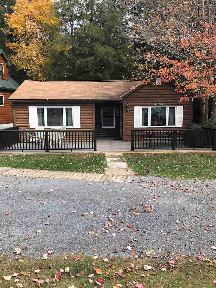 4th Lake Waterfront Cottage Cottages for Rent in Old New York