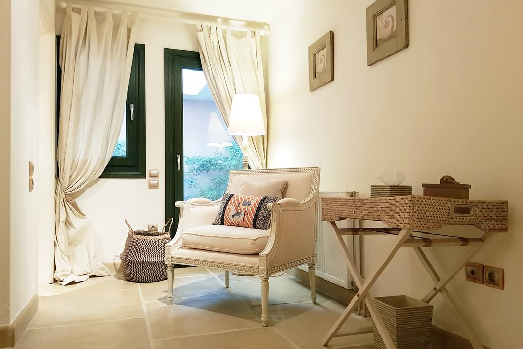 Seating area guestroom