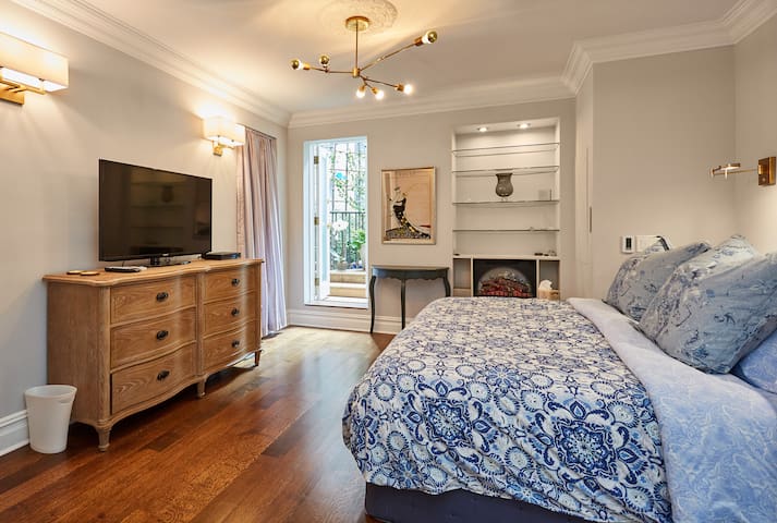 CHELSEA 3 BEDROOM APARTMENT WITH PRIVATE GARDEN. - Flats ...