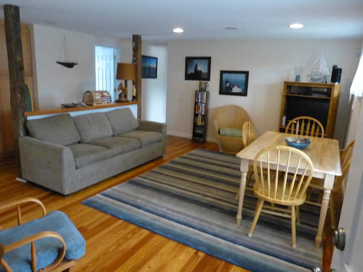 3 Bdrm Private In-law Suite  W Separate Entrance - Rhode Island