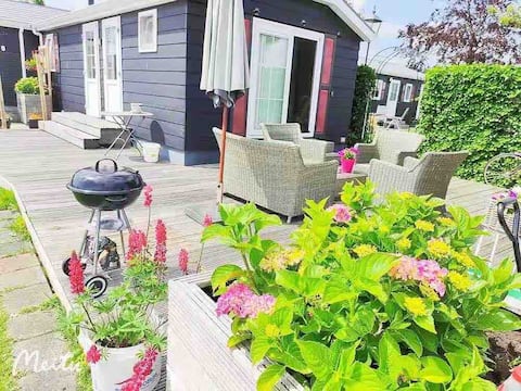 Venice Canal Cottage Vacation Cottage in Cape Township Venice
Giethoorn VeniceCanal Holiday Cottage