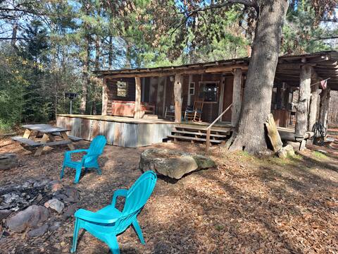 CiCi's Rustic Cabin at Bluegill Lake Cabins