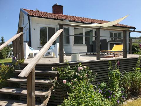 House with guest house near the beach in Hörvik