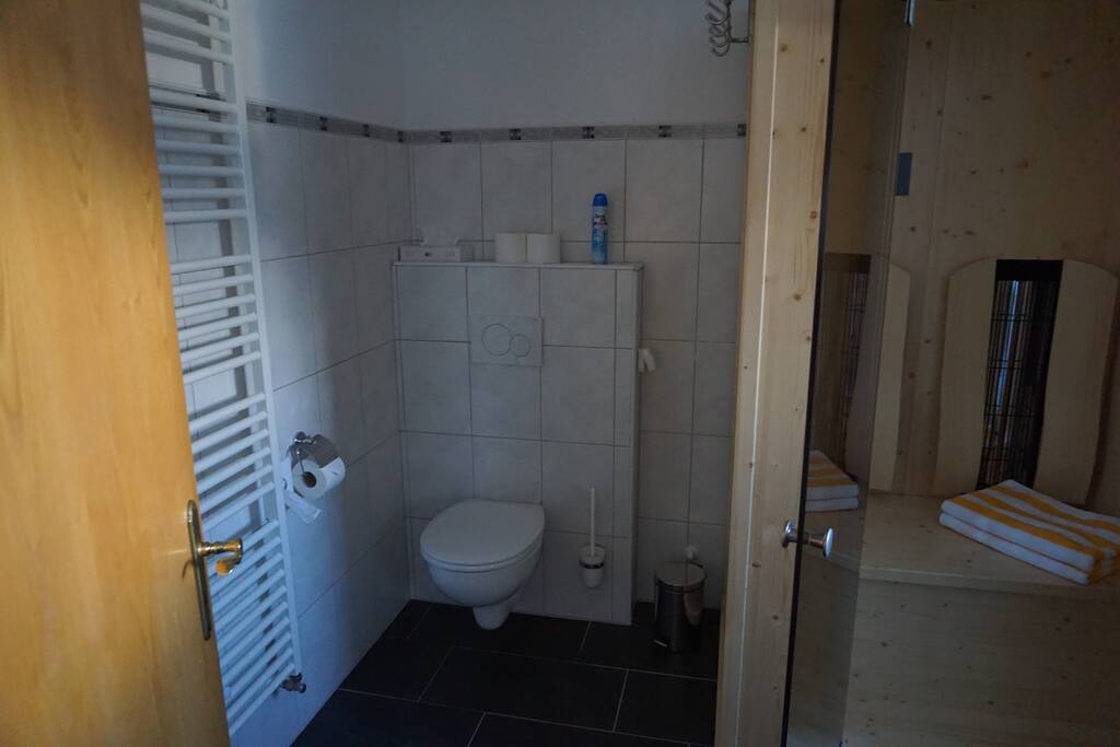 App. A1 Badezimmer mit Infrarot-Wärmekabine
