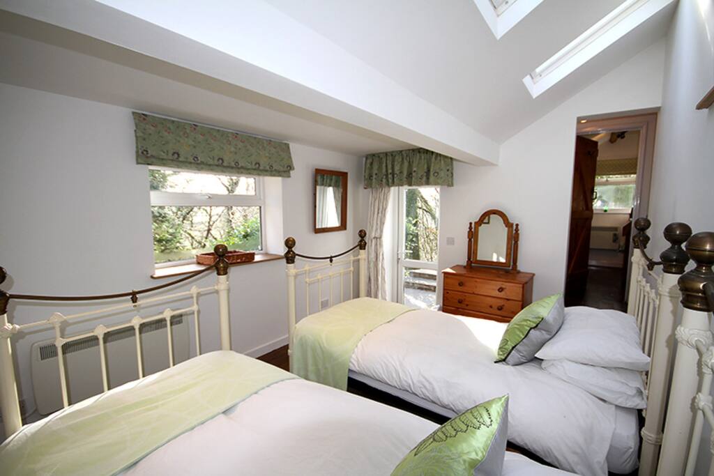 Twin bedroom