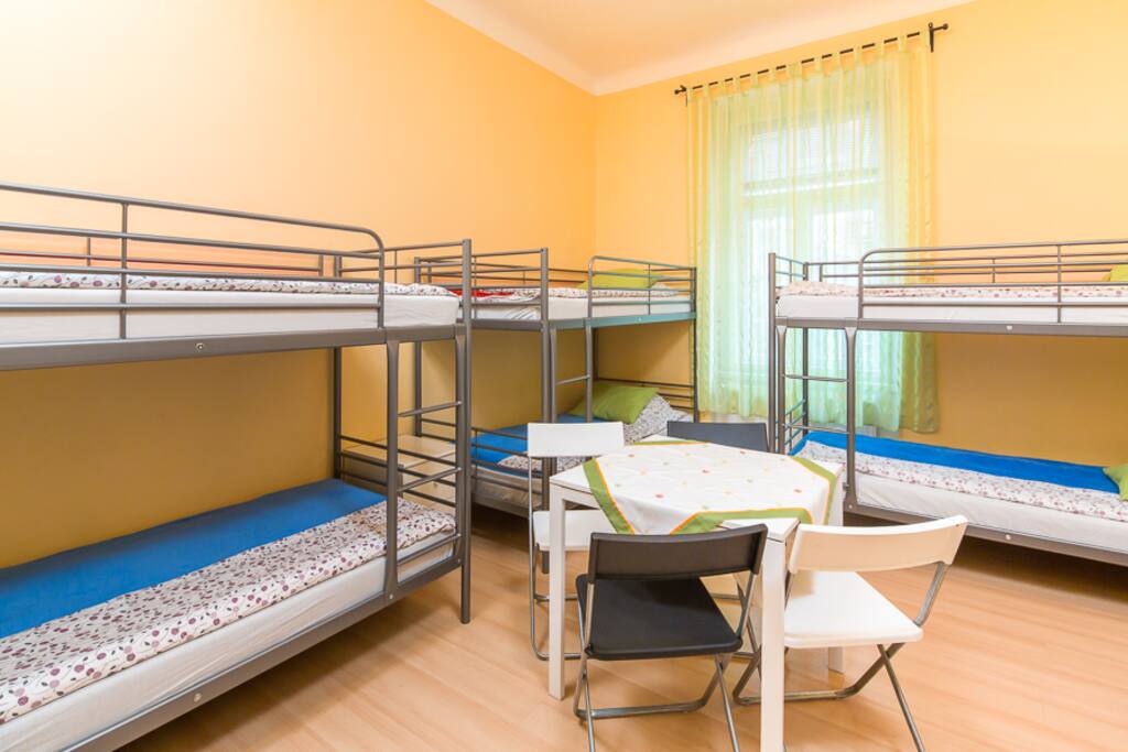 6 bedroom with kitchen