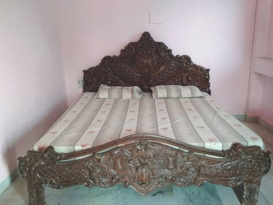 Grand Bed