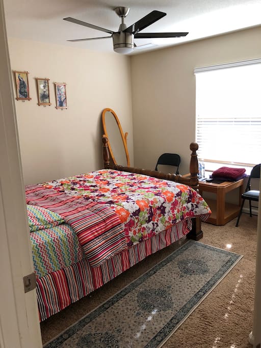 Room with queen bed