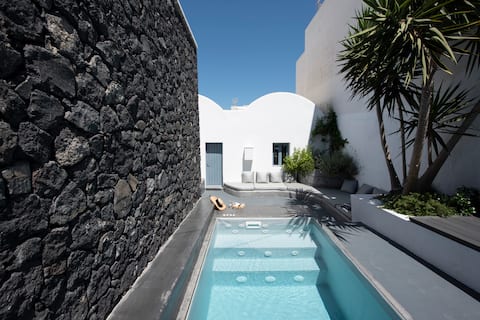 ONIRONDAS VILLA.Traditional and elegant experience