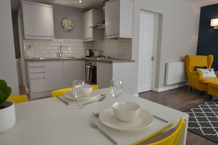 Charming 1 bed riverside apartment