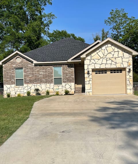 3019 Entire Newly Built Spacious Home Very Cozy!!