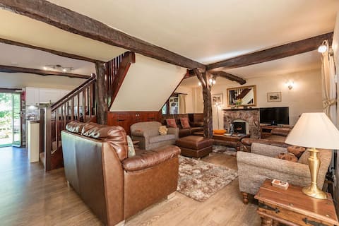 Scafell Cottage, 4* sleeps 10, Select Cottages