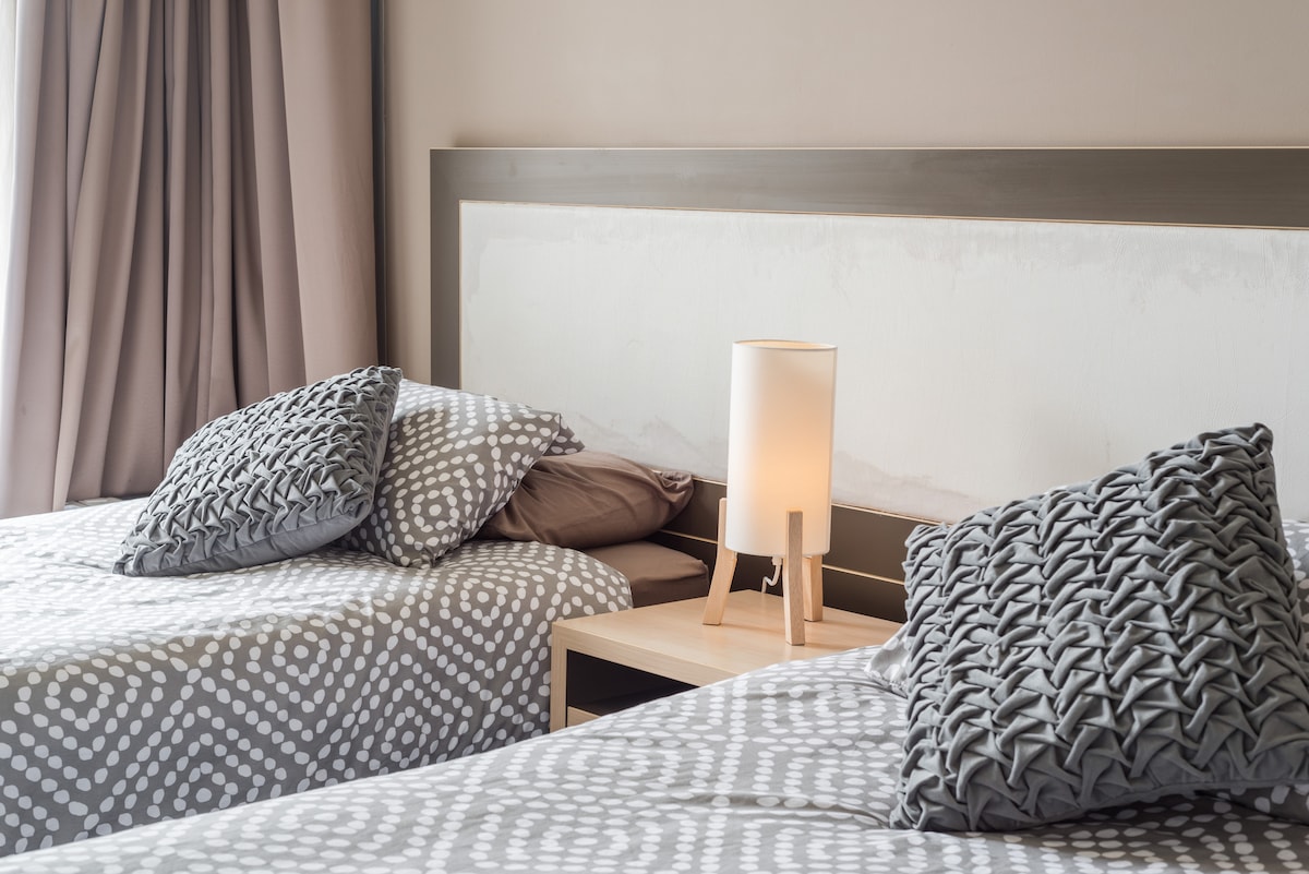 Kreveti s 2 odvojena kreveta dostupni su na zahtjev u drugoj sobi