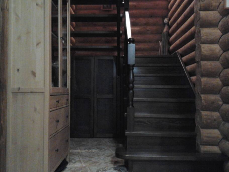 Лестница на 2 этаж (Stairs to the second floor)