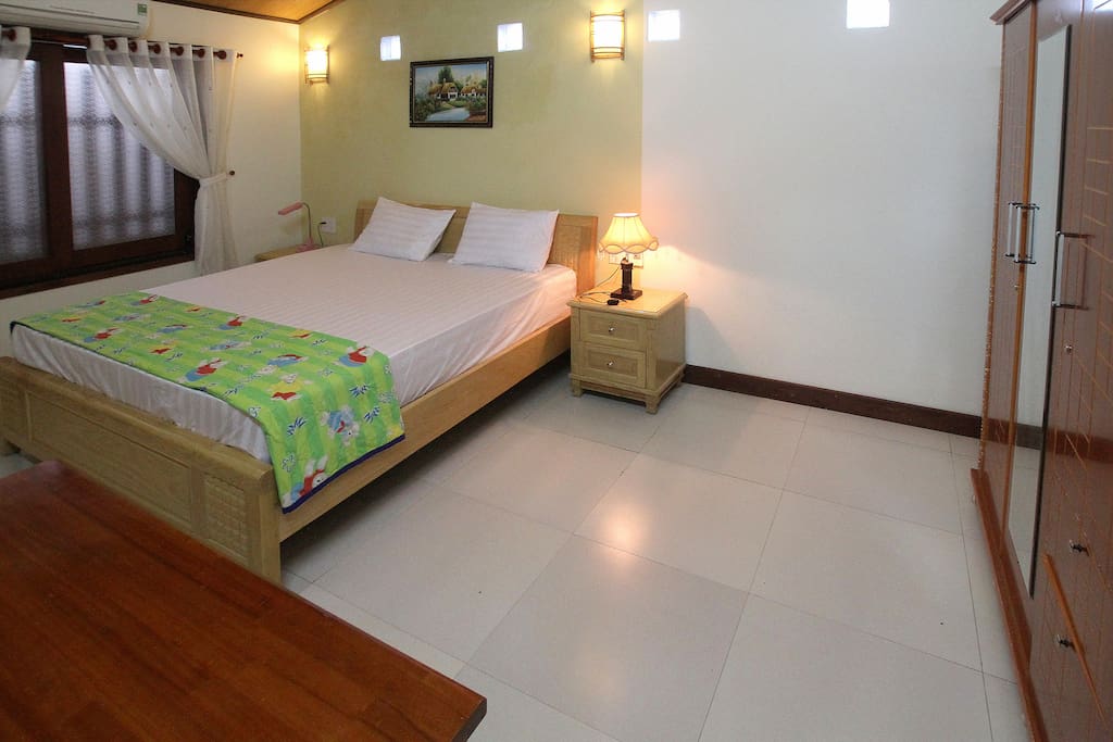 Bedroom with king size bed