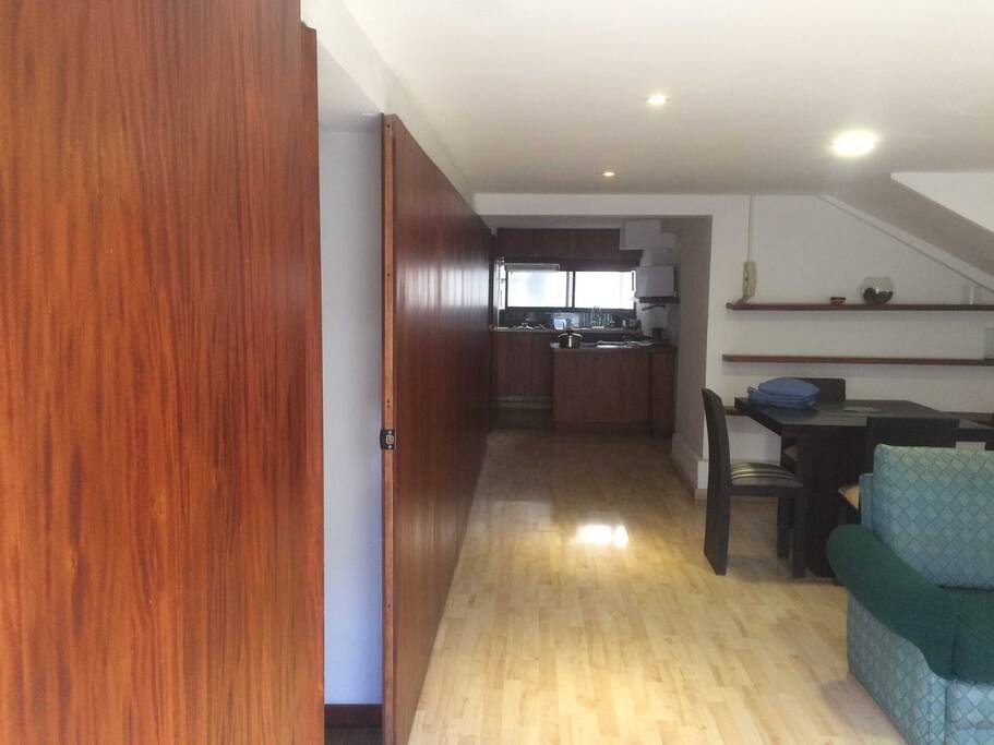 Cocina, sala y comedor / The kitchen, the living room and the dining room
