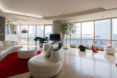 Dwyane's luxury house
 (中文ok)