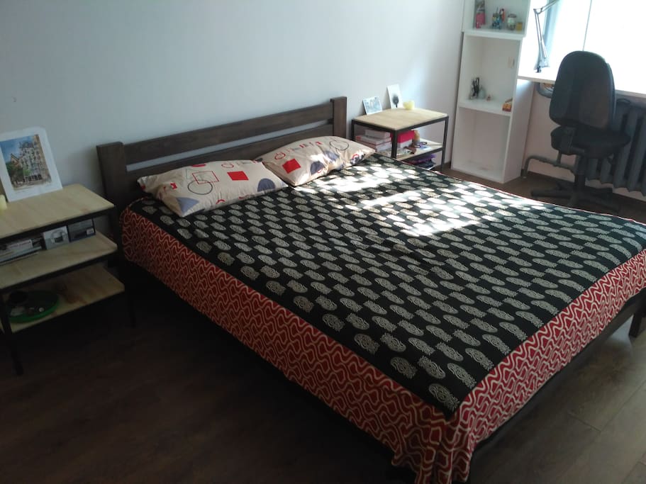 bedroom, bed