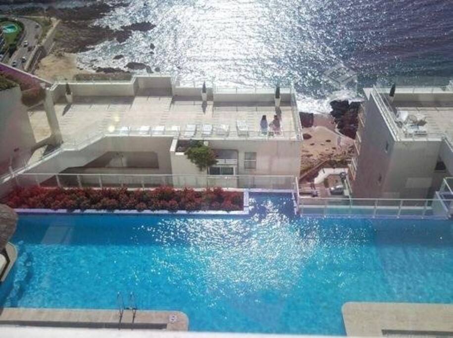 Piscina exterior con vista