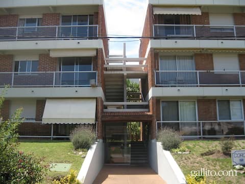 Anuncio de Airbnb popular: Two blocks from Playa Mansa, very close to everything. en Pinares Las Delicias