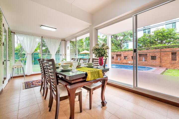 100-Year City Center Villa “Breakfast & Cleaning gallery image 5