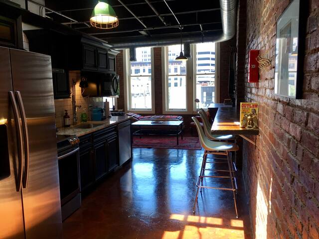 Armstrong Corset Lofts- 303-Downtown Arts District gallery image 5