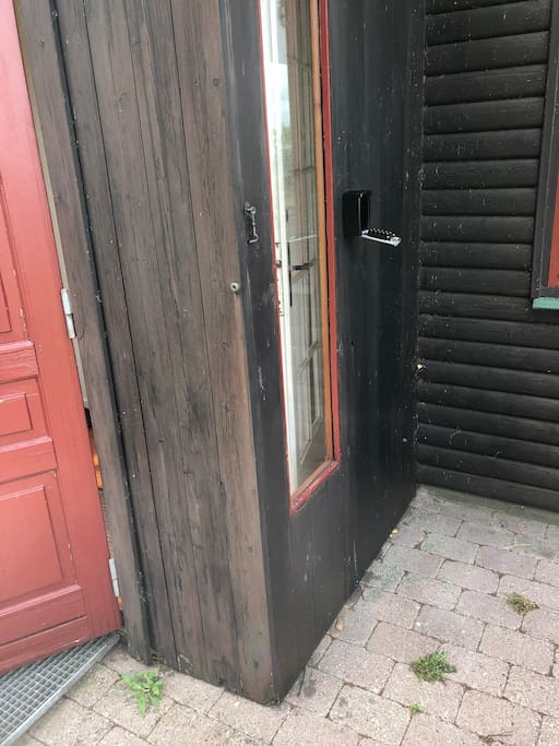 The keylock is placed beside the frontdoor