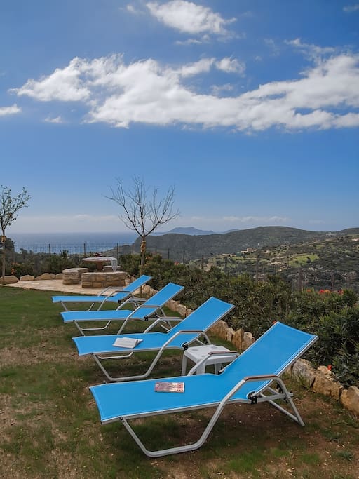 Luxury villa 2km from the beach of Triopetra for 5 pax