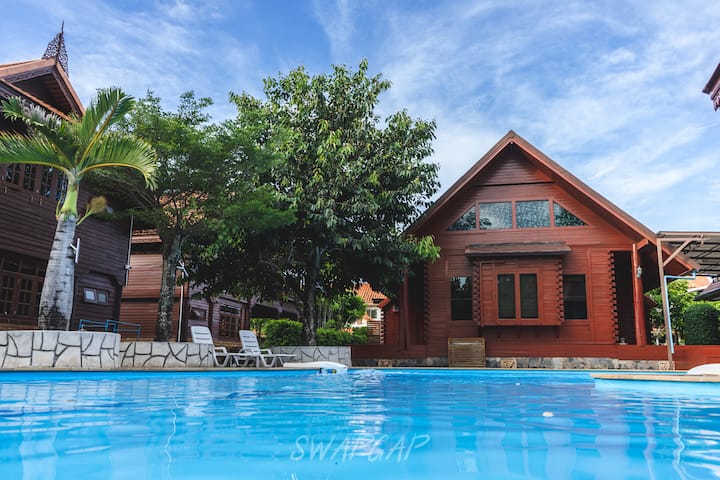 Unique Wooden Villa Poolside 3br H.65 - Thailand