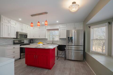 Beautiful home, space galore!!!