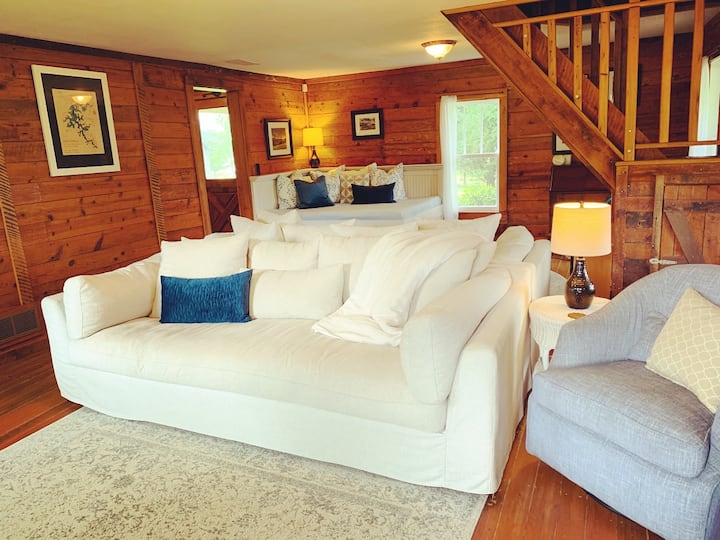 Retreat To The Farmhouse On Lake Chatuge - Hiawassee, GA