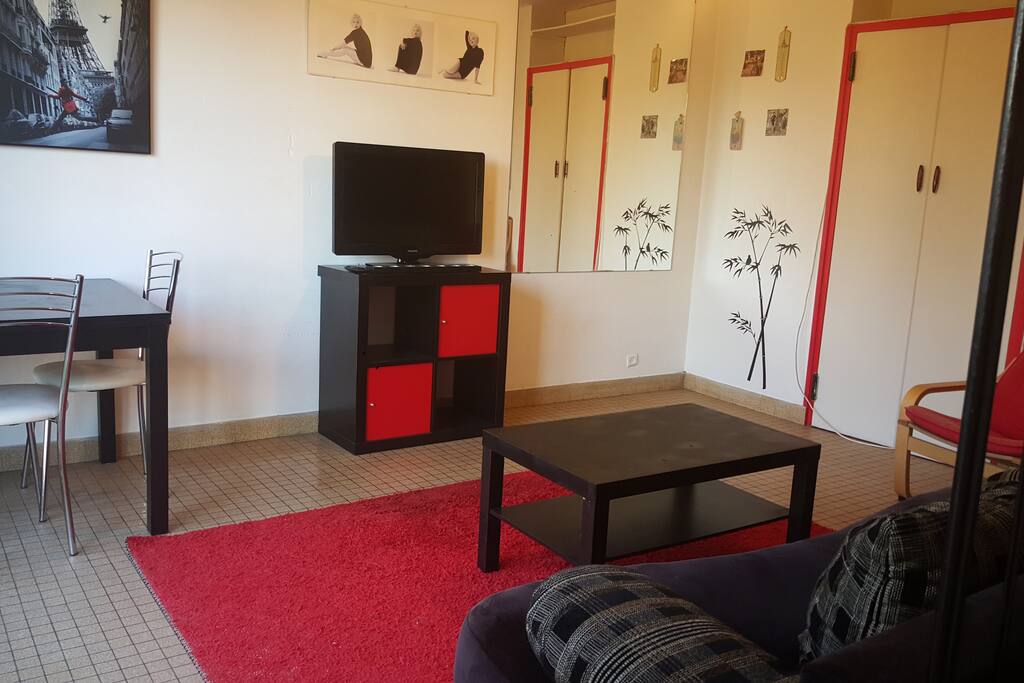 Un salon confortable.