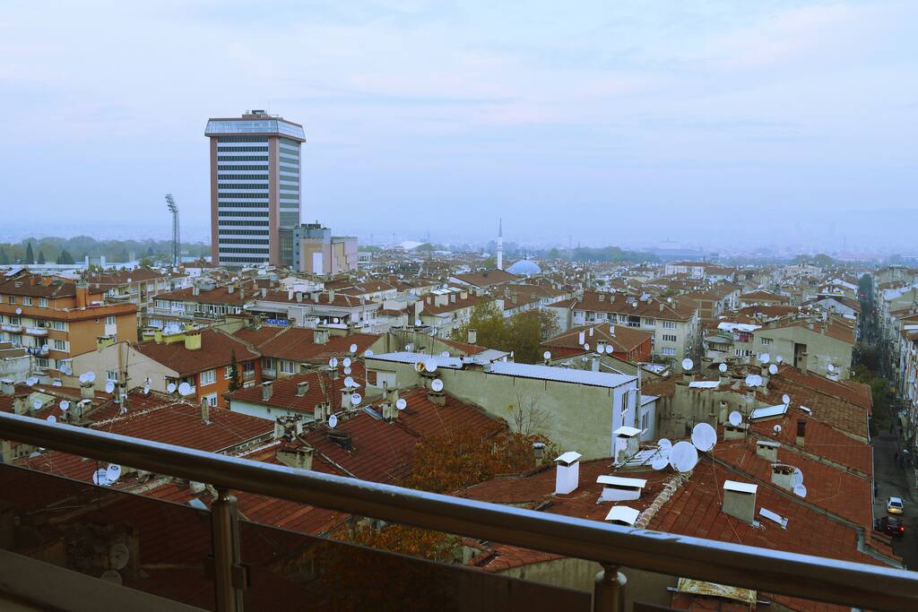 Balcony, City & Mountain View